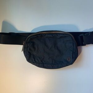 Lululemon Black everywhere belt bag 1L
